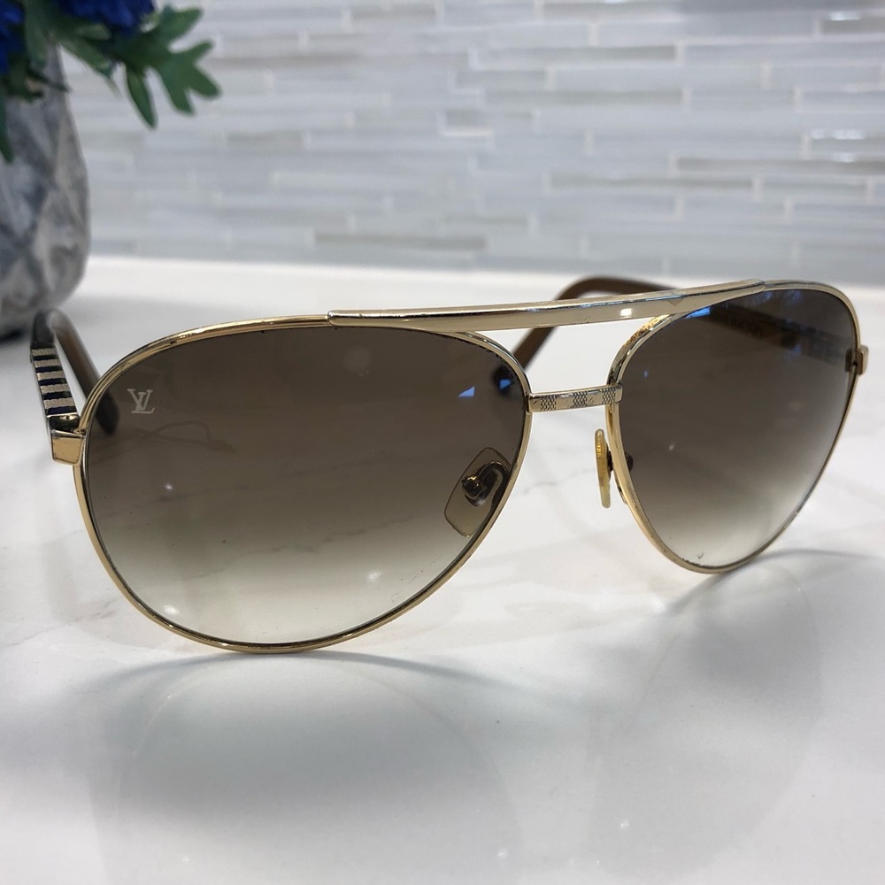 Louis Vuitton attitude gold sunglasses 😎
